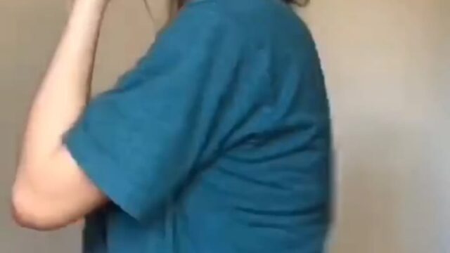 Hubad na may konting tiktok